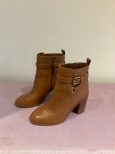 Lade das Bild in den Galerie-Viewer, Michale Kors Stiefeletten braun Gr. 36 Absatz Leder wie neu
