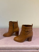 Lade das Bild in den Galerie-Viewer, Michale Kors Stiefeletten braun Gr. 36 Absatz Leder wie neu
