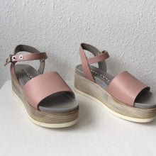 Lade das Bild in den Galerie-Viewer, BALDAN Sandalen Gr. 38 in rosa mit Plateau
