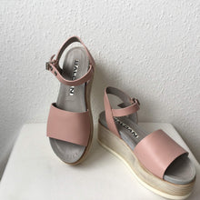 Lade das Bild in den Galerie-Viewer, BALDAN Sandalen Gr. 38 in rosa mit Plateau
